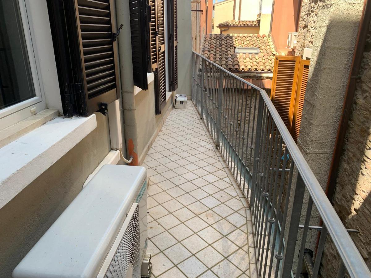 Casa Tangerina Apartment เปซาโร ภายนอก รูปภาพ